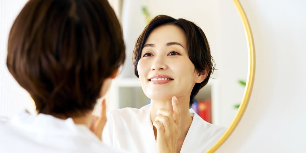 歯の色がくすんで見える原因について