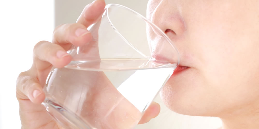 水をよく飲むと虫歯予防になる理由について